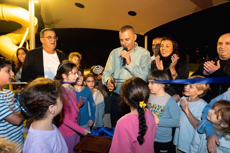 גינת אלתרמן המחודשת נחנכה עם ראש העיר רפי סער וסגנו דני הרוש