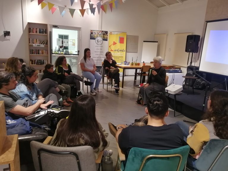 "זיכרון בסלון" ב-101 סלונים בכפר סבא, לציון יום הזיכרון לשואה ולגבורה