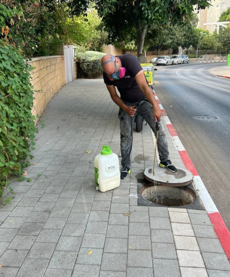 כפר סבא יוצאת למבצע הדברה עירוני בשיתוף ועדי בתים משותפים