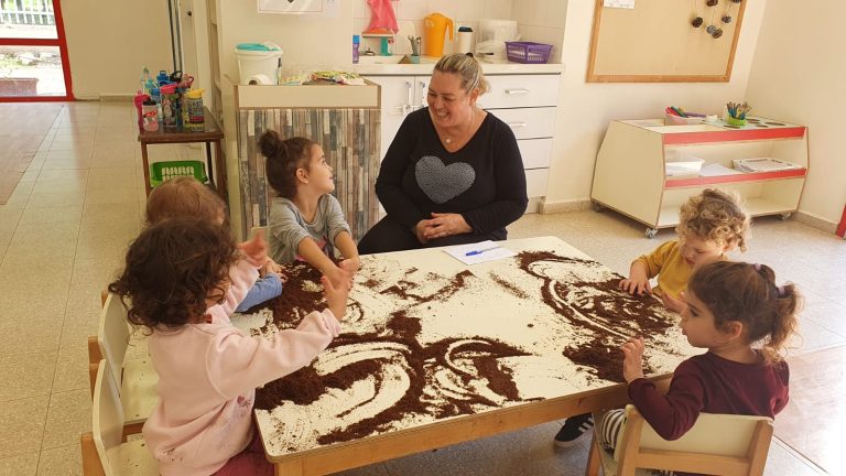 בשורה להורי כפר סבא: עיריית כפר סבא פותחת מעון חדש בשכונת דובדבן הכפר, באמצעות רשת המעונות העירונית "ילדות הכפר" של החברה העירונית לתרבות הפנאי