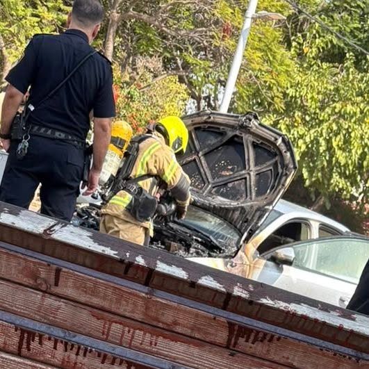 רחוב ירמיהו כפר סבא, רימון תבערה הושלך וגרם להצתת הרכב שנשרף כליל
